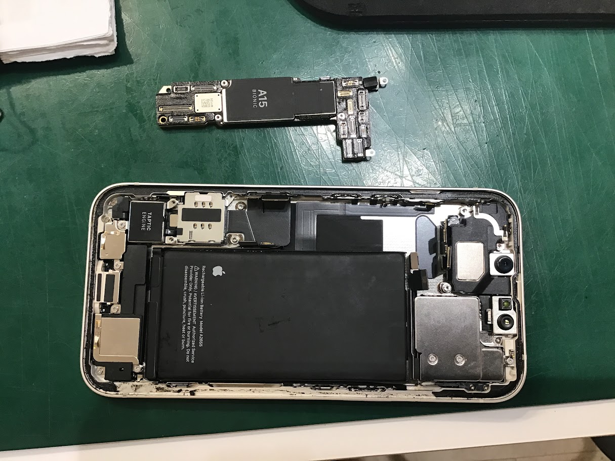 iPhone13のバッテリー交換ならデータそのまま修理可能なスマホ修理工房町田モディ店へ！